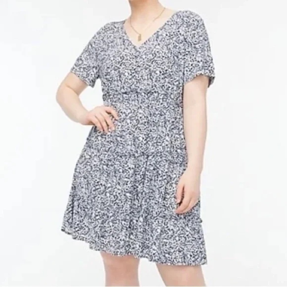 J. Crew V-Neck Ruffle Tiered Dress Navy White Floral Short Sleeve Size Medium